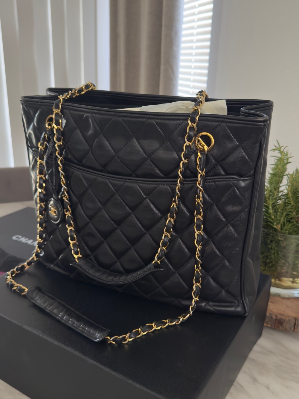 CHANEL Black Quilted Leather Shoulder Bag with Gold Chain